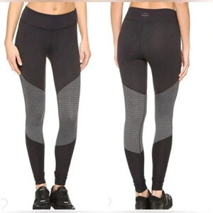 Beyond Yoga • Static Stripe Leggings.